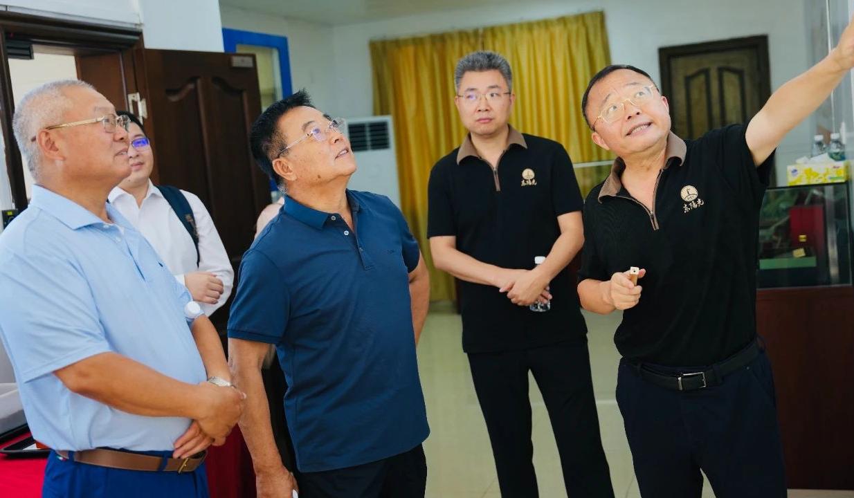 辽宁成大一行来访东阳光集团