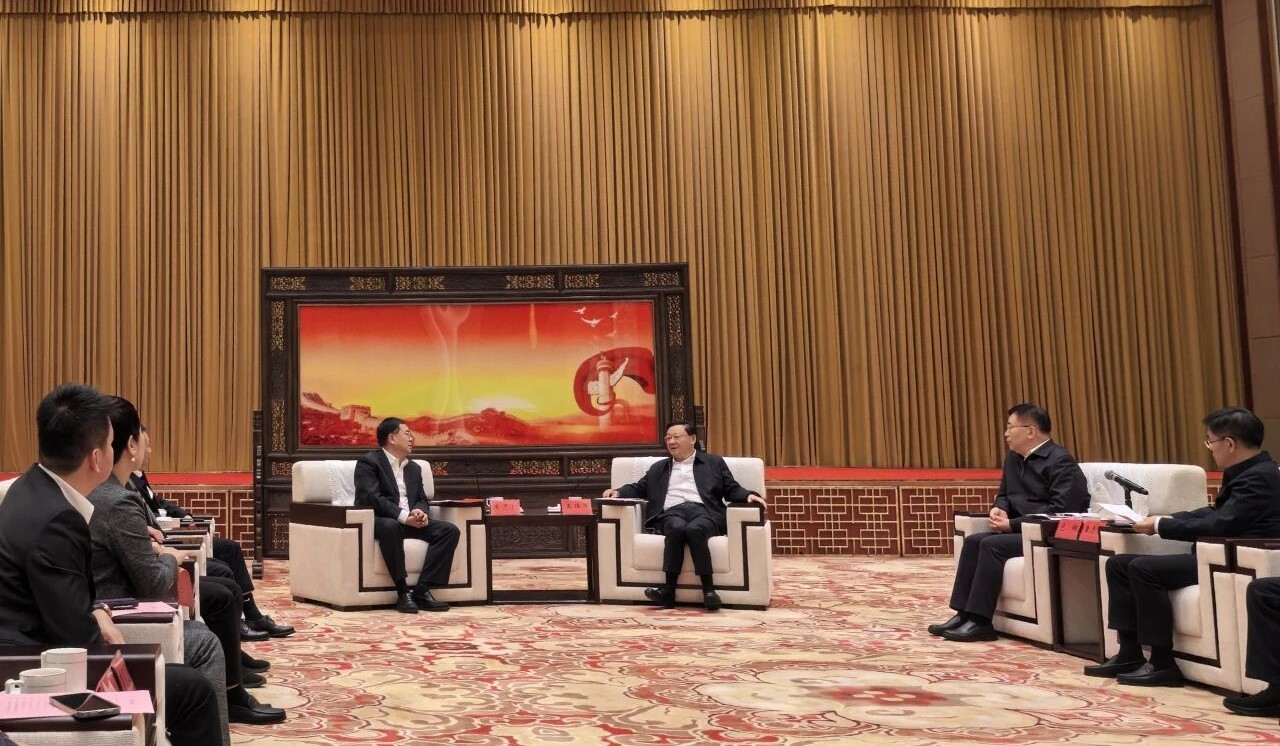 内蒙古自治区党委书记王伟中等主要领导会见东阳光集团代表，共商产业协同新篇章