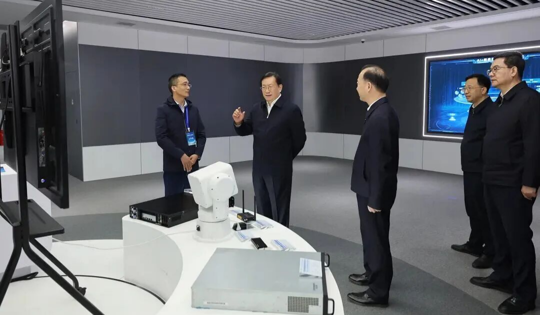 王忠林在武汉调研人工智能产业发展时强调 以产品为抓手 以应用为牵引 加快推动人工智能产业突破发展